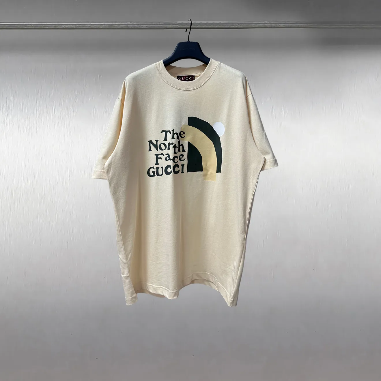 The North Face x Gucci Series T ， 。The North Face ， Sizes XS/S/M/L ：